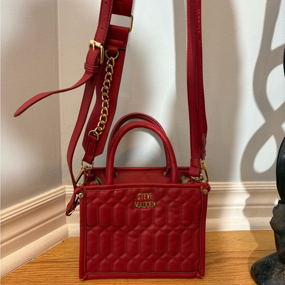 Steve Madden Red Crossbody Mini Purse Quilted Zipper Closure Gold Hardware - Picture 4 of 13